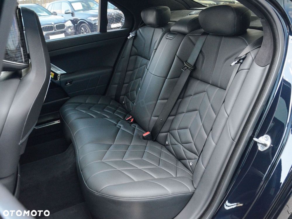 BMW Seria 7 - 36