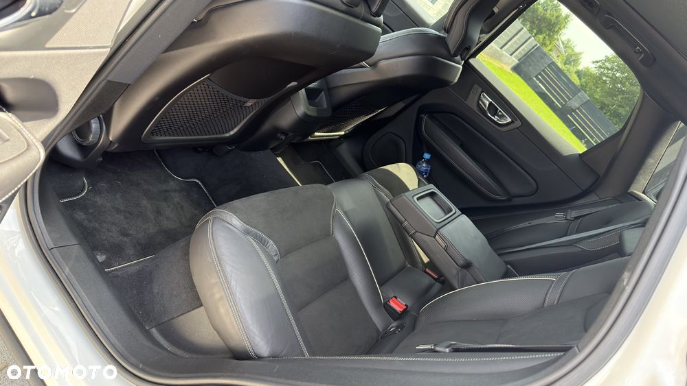 Volvo XC 60 D5 AWD Geartronic RDesign - 21