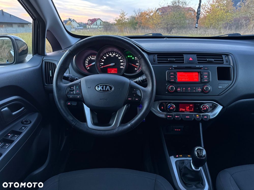 Kia Rio 1.4 Dream Team Edition - 28