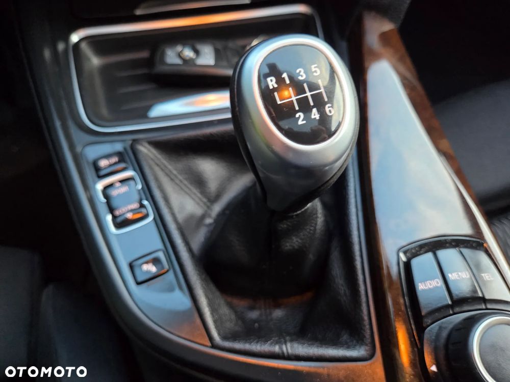 BMW Seria 3 318d Sport Line - 21