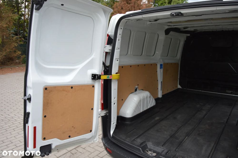 Ford TRANSIT CUSTOM L2H1 - 17