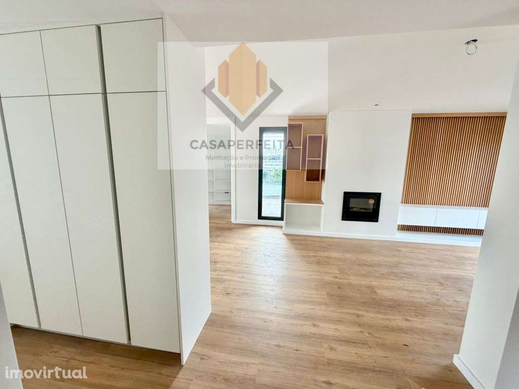 Moradia T3+1 com Terraço e Piscina - a 1000 metros da Praia da Mada... - Grande imagem: 3/14