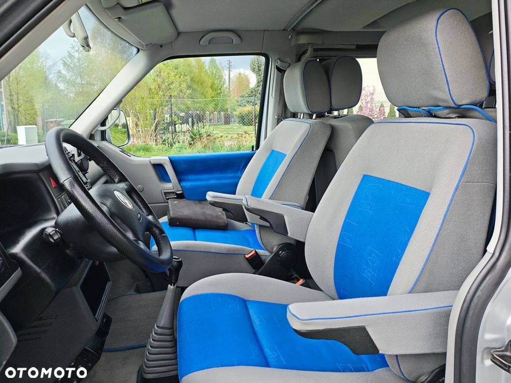 Volkswagen Multivan - 32