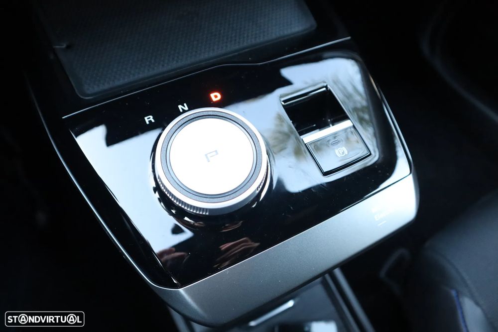MG MG4 64 kWh Luxury - 32