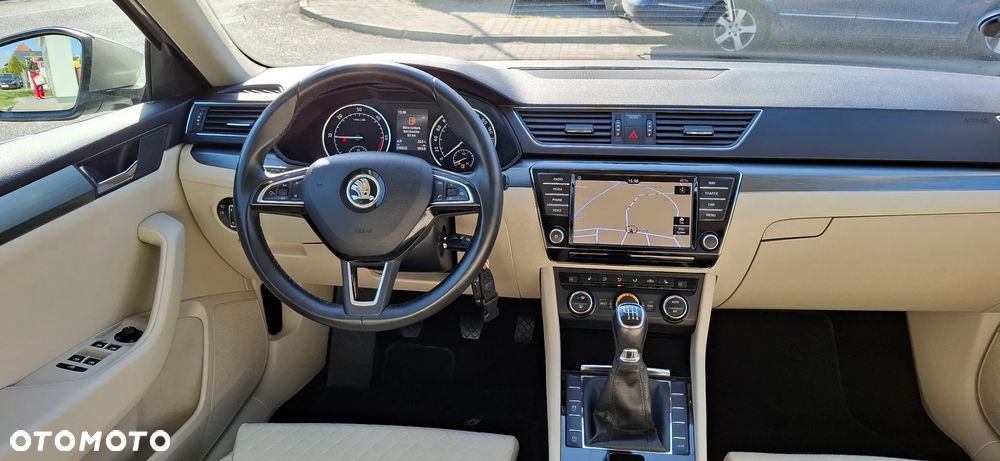 Skoda Superb 2.0 TDI Premium Edition - 12