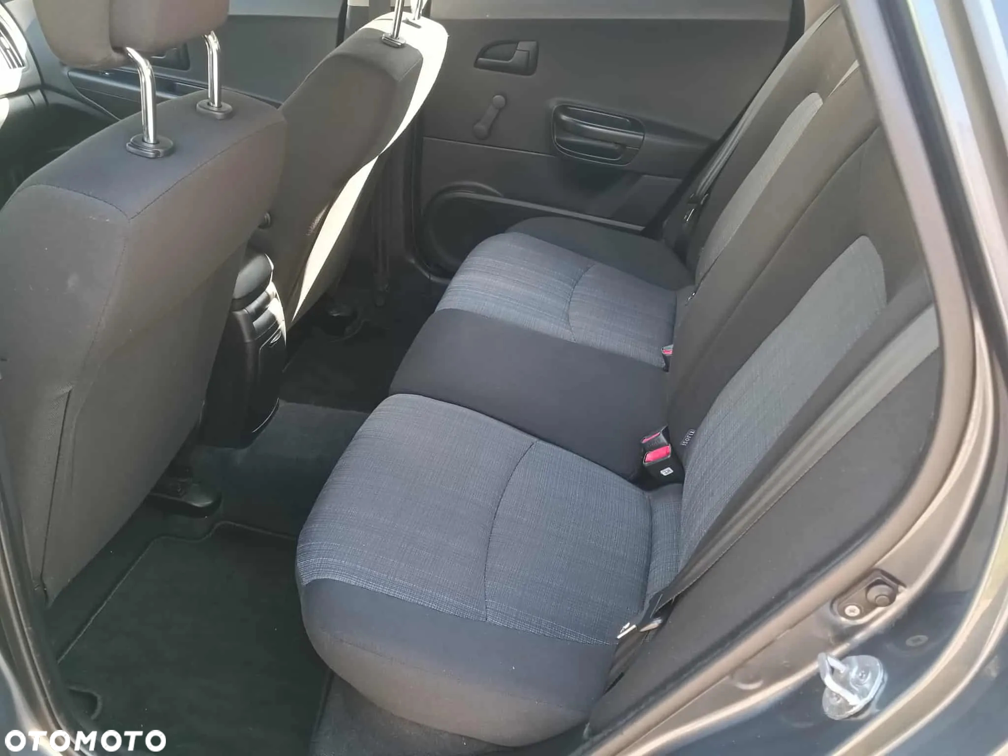 Kia Ceed - 10