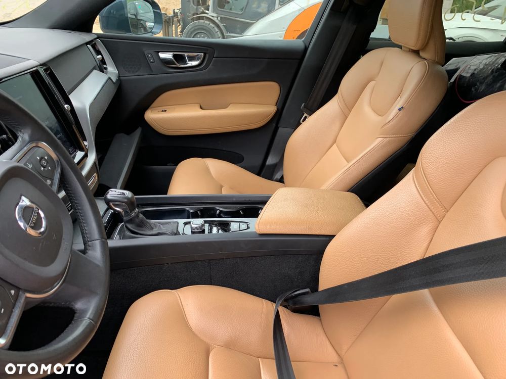 Volvo XC 60 T6 AWD Momentum - 9