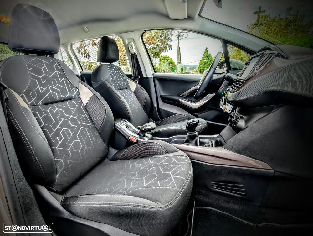 Peugeot 2008 1.2 PureTech Active - 12