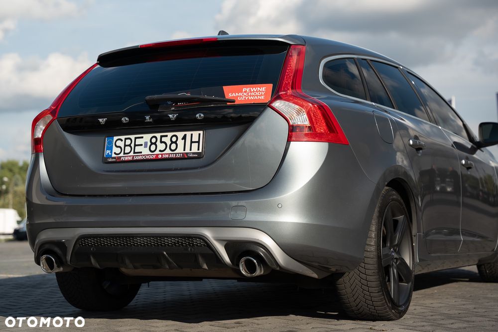 Volvo V60 D4 R-Design - 14