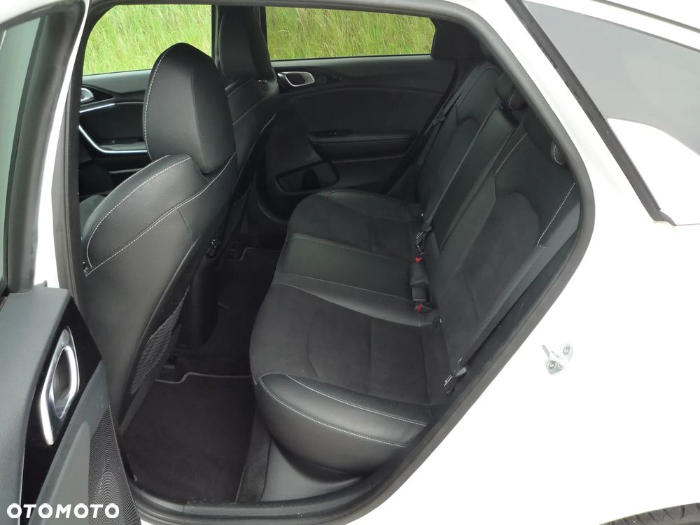 Kia ProCeed 1.4 T-GDI DCT7 OPF GT LINE - 17