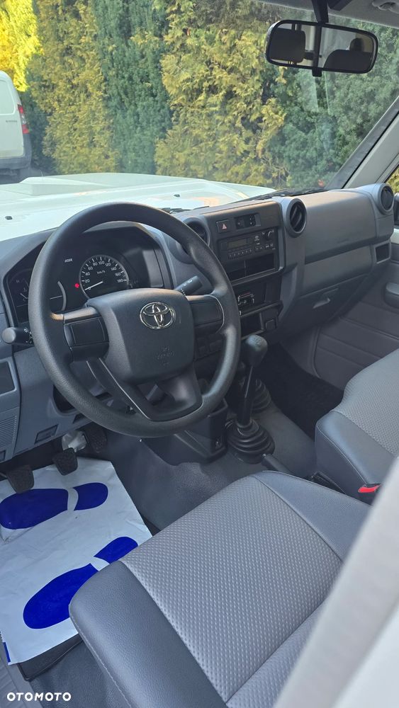 Toyota Land Cruiser - 11