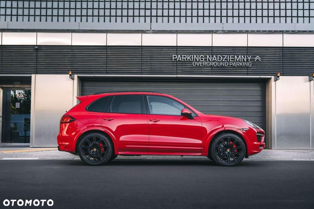 Porsche Cayenne - 1