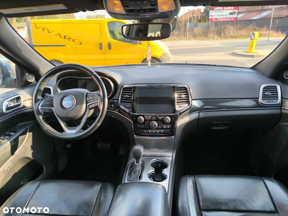Jeep Grand Cherokee - 23