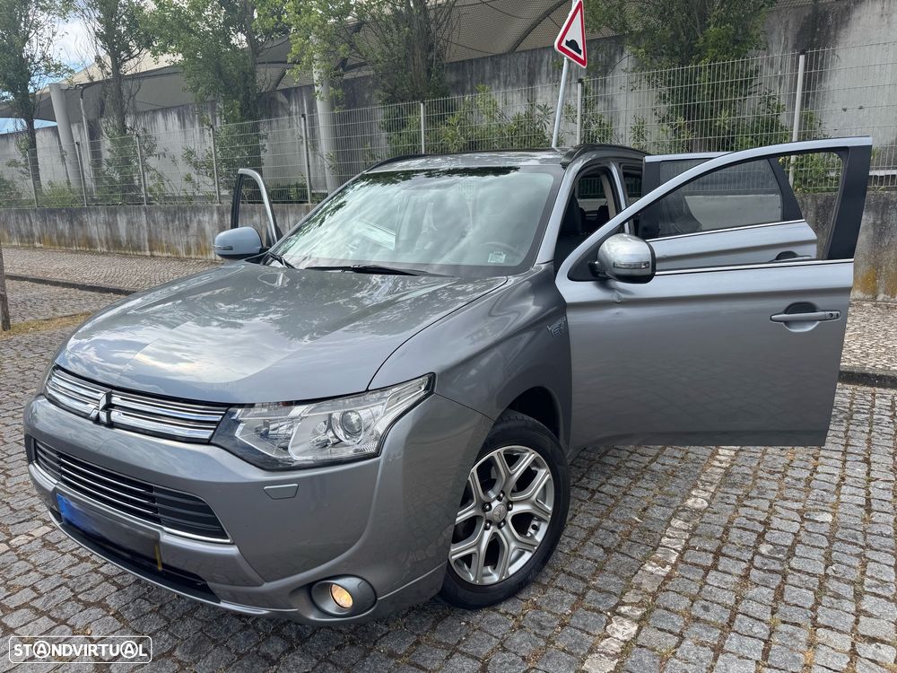 Mitsubishi Outlander - 2