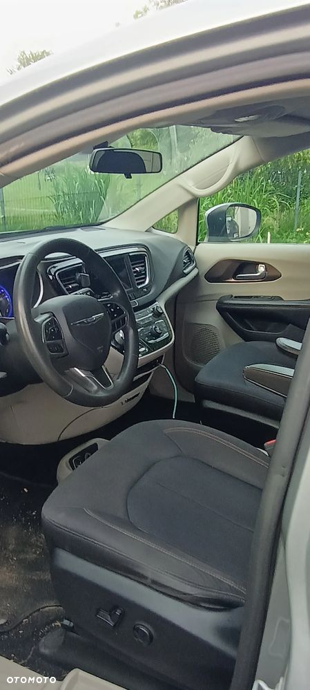 Chrysler Pacifica - 5