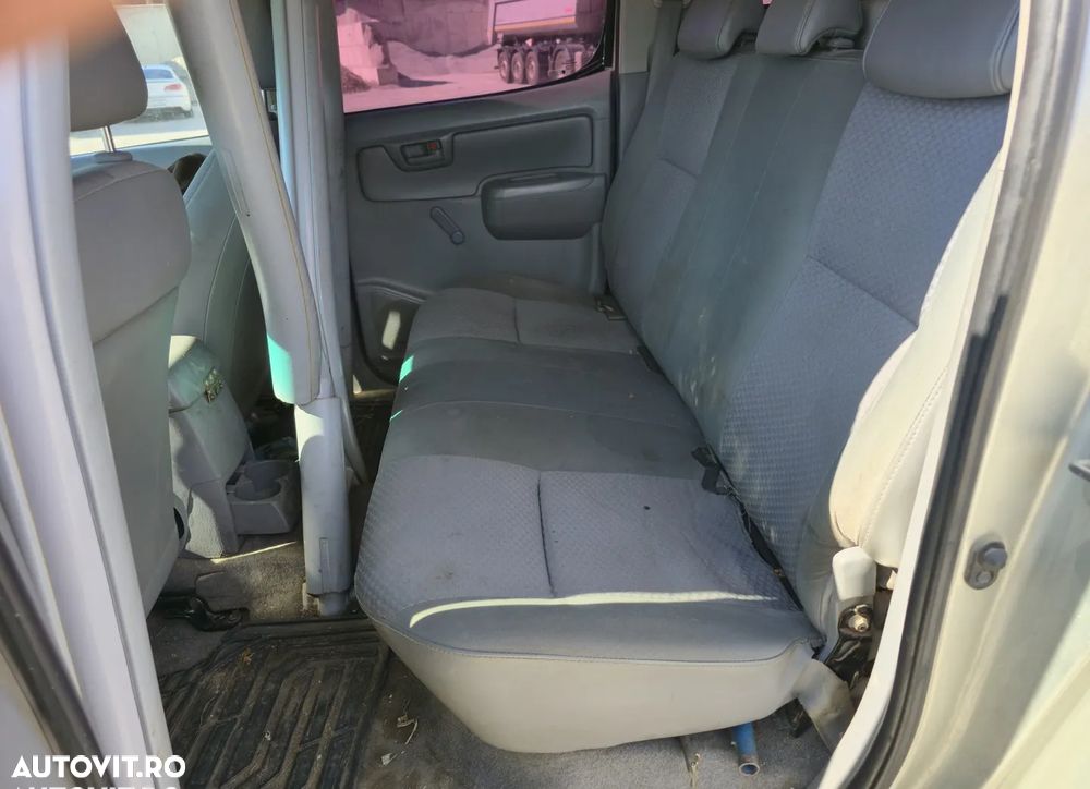 Toyota Hilux 4x4 Double Cab - 7