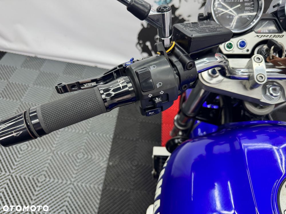 Yamaha XJR - 25