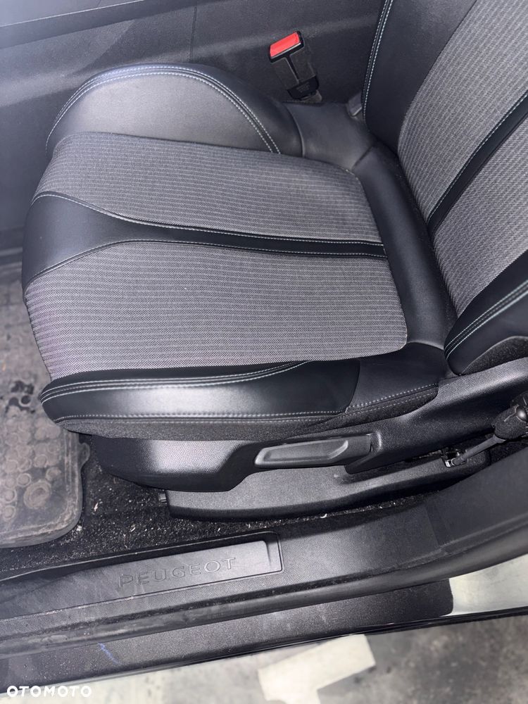 Peugeot 3008 1.2 PureTech Allure S&S EAT8 - 9