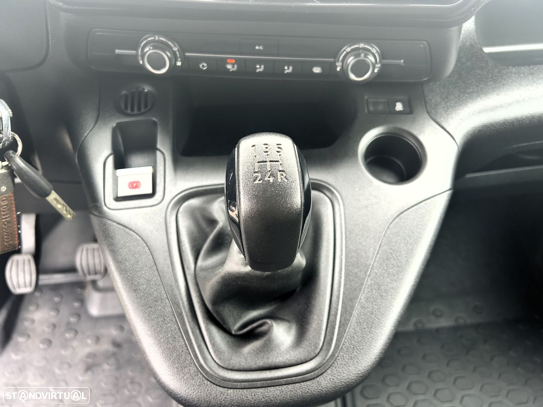 Peugeot Partner 1.5 BlueHDi Asphalt Longa - 21