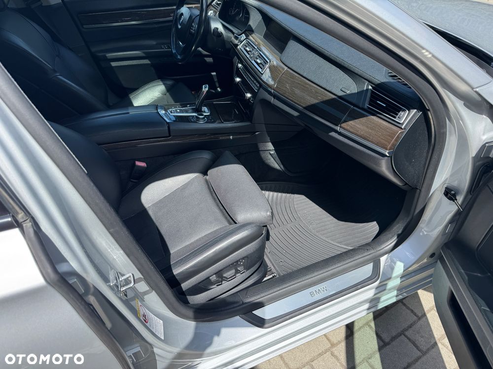BMW Seria 7 750Li - 19