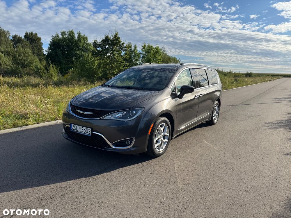 Chrysler Pacifica - 10