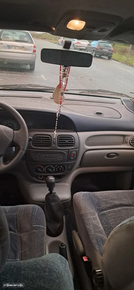 Renault Scénic 1.4 16V RXE AC - 3