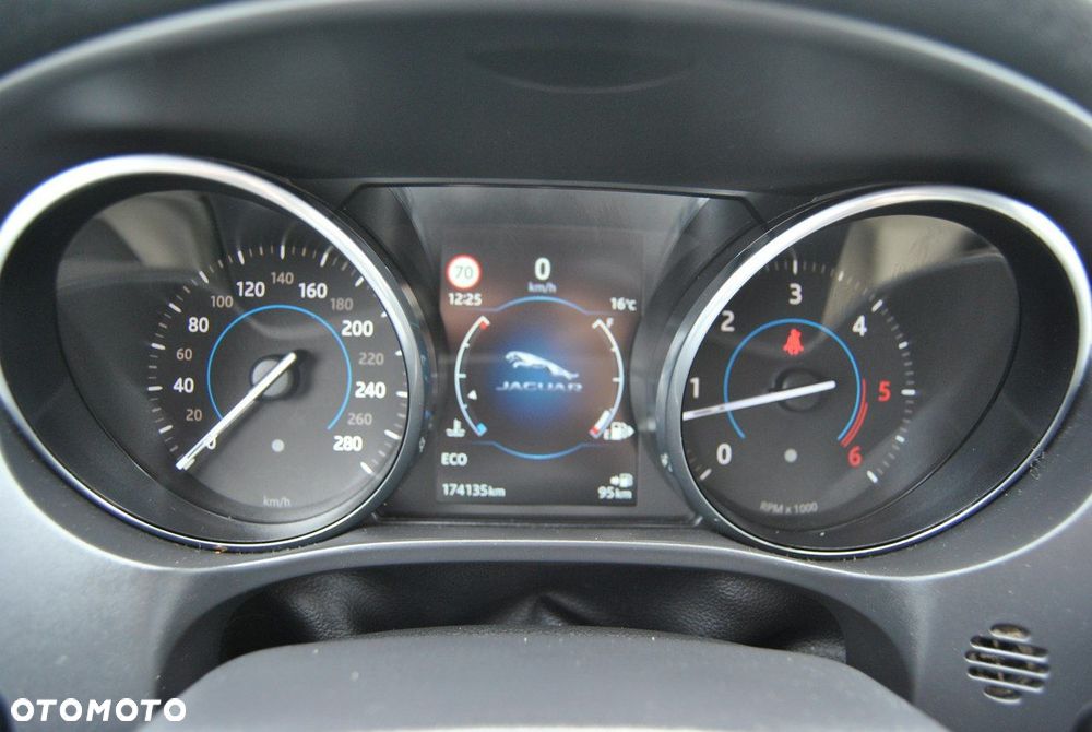 Jaguar F-Pace 20d Prestige - 9