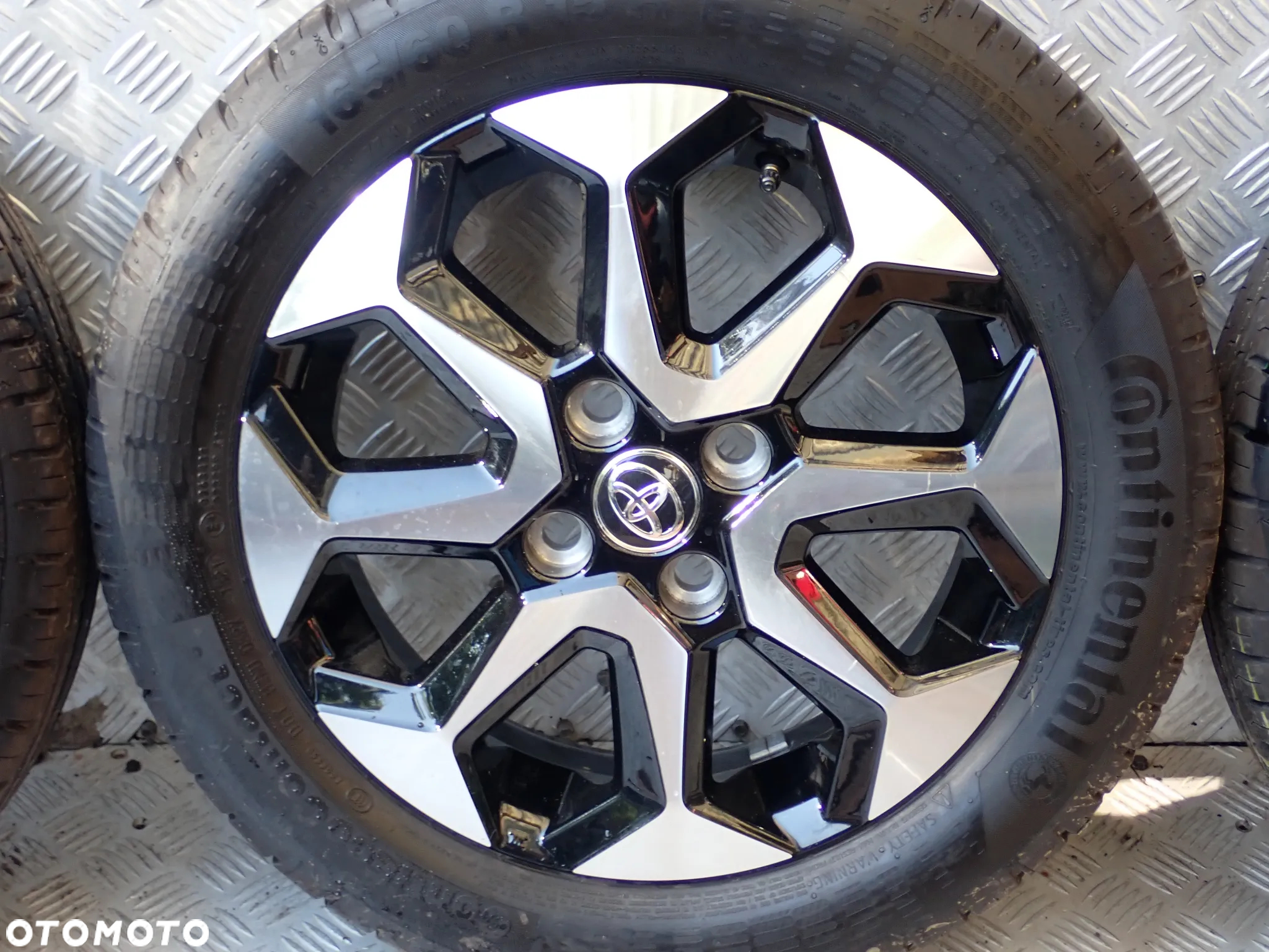 KOŁA FELGI ALUMINIOWE TOYOTA AYGO II  4,5JX15  ET 35  4X100  42611-0H050  Z OPONAMI LATO 165/60/15  2200 ZŁ - 5