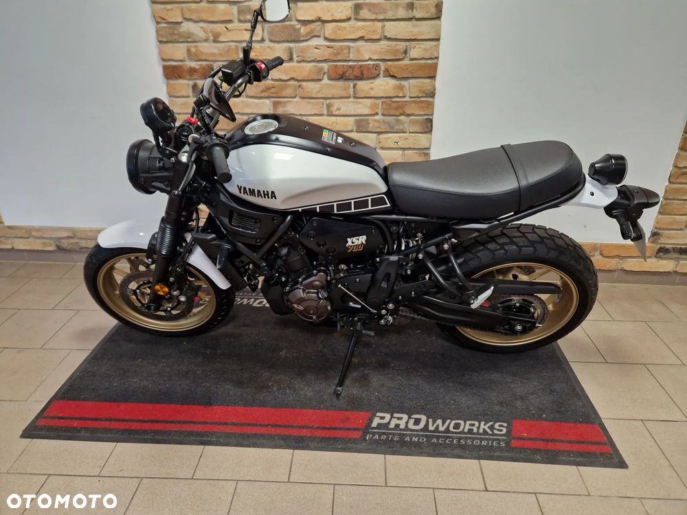 Yamaha XSR - 8