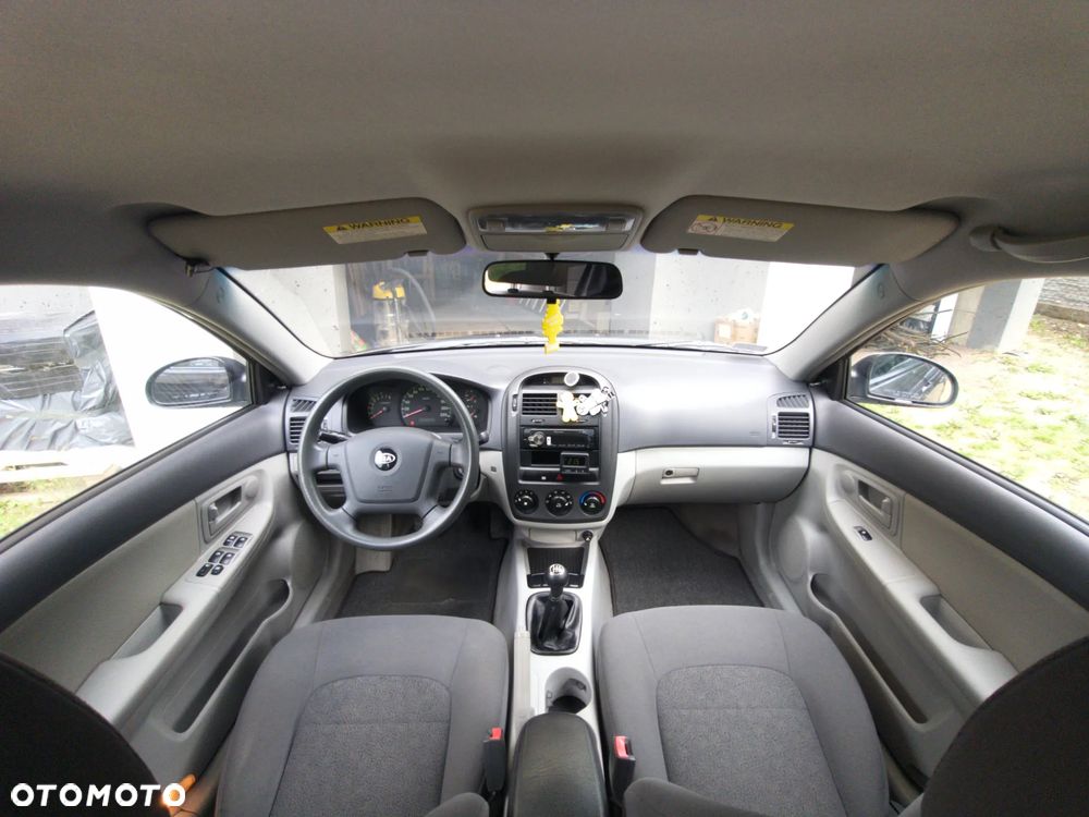 Kia Cerato 1.6 LX / Family - 16