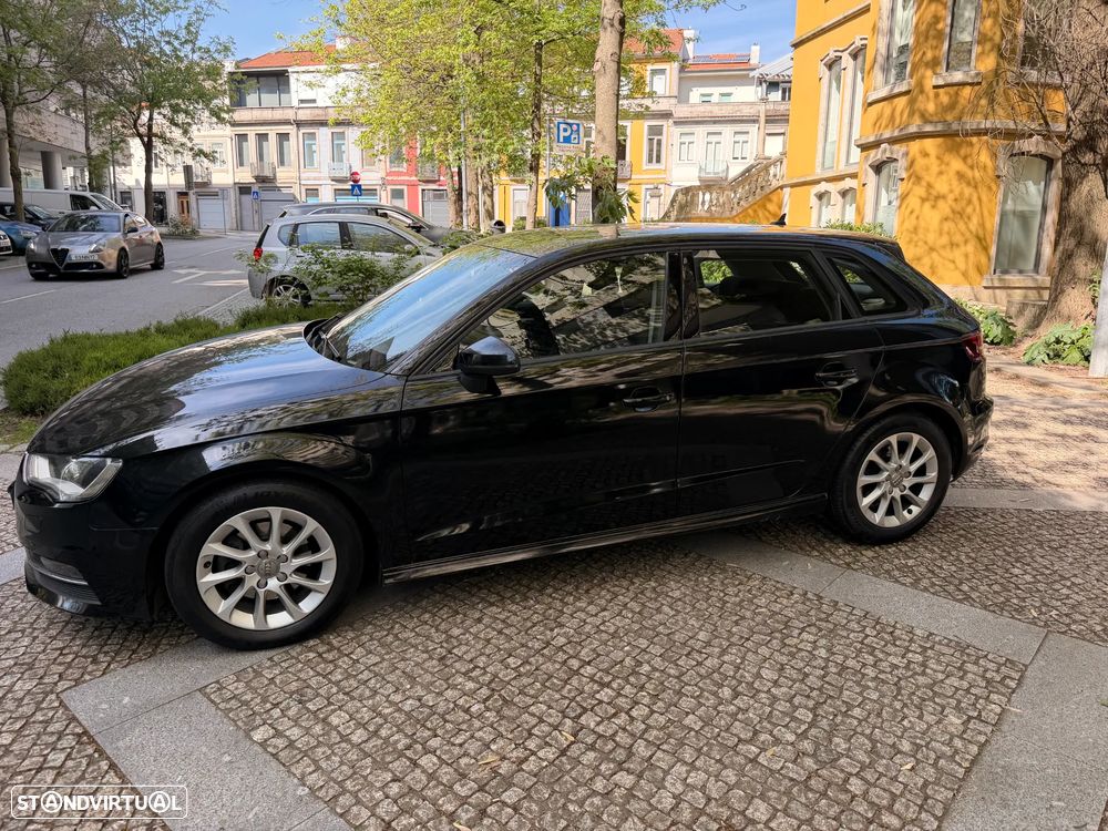 Audi A3 Sportback 1.6 TDI B.Line Attraction - 2