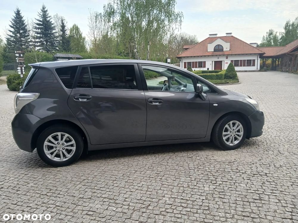 Toyota Verso 2.0 D-4D Premium - 3