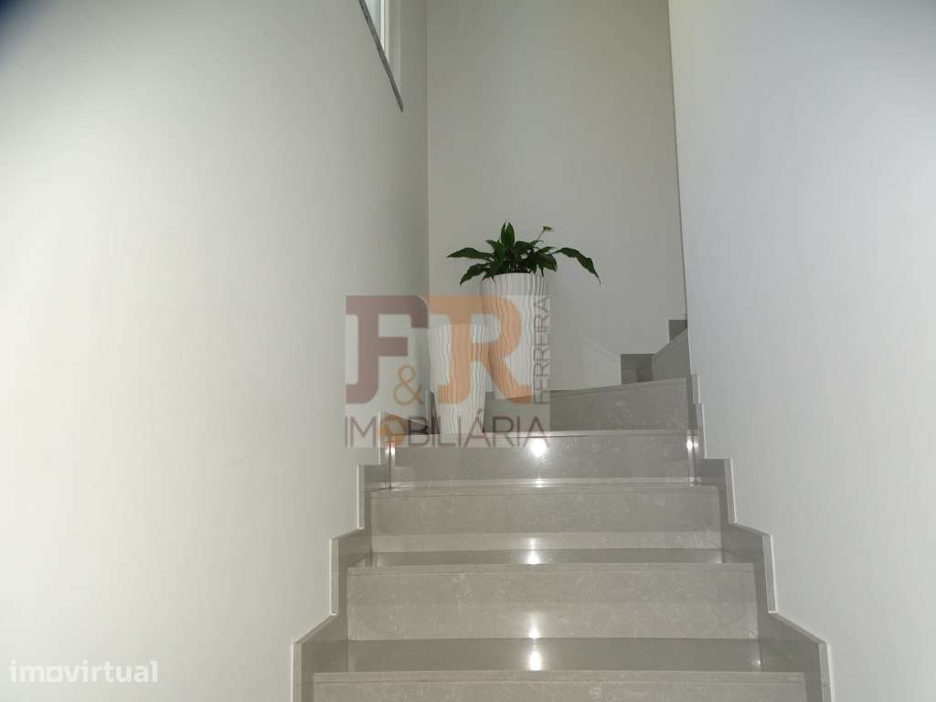 Moradia Geminada Duplex T3 Arrendamento, Fernão Ferro - Grande imagem: 5/12