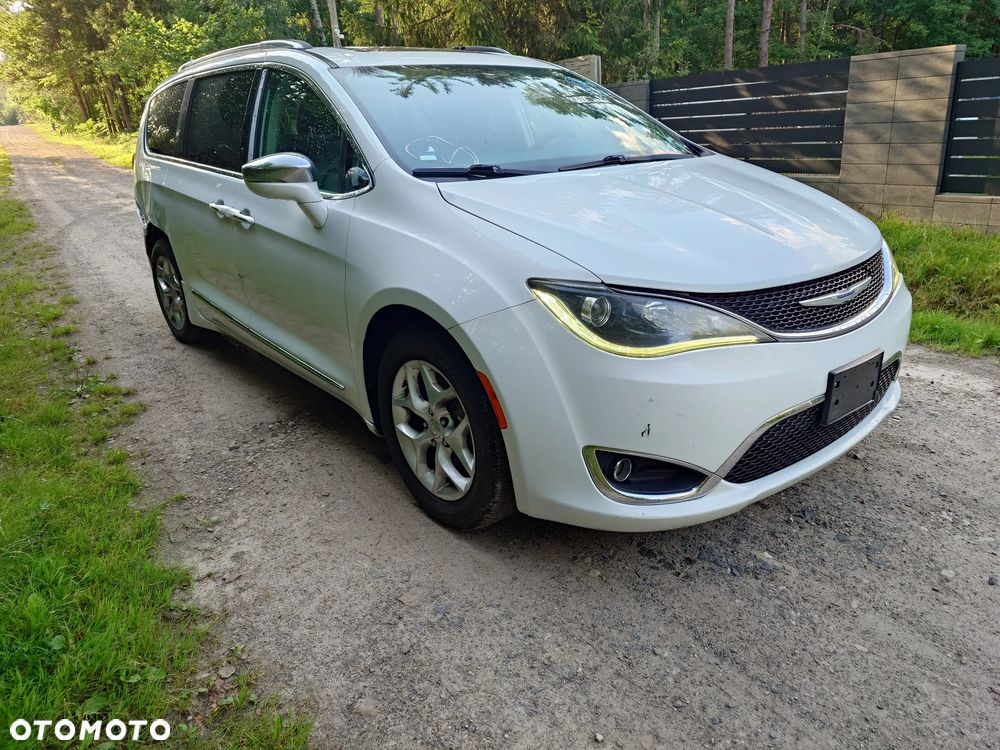 Chrysler Pacifica - 2