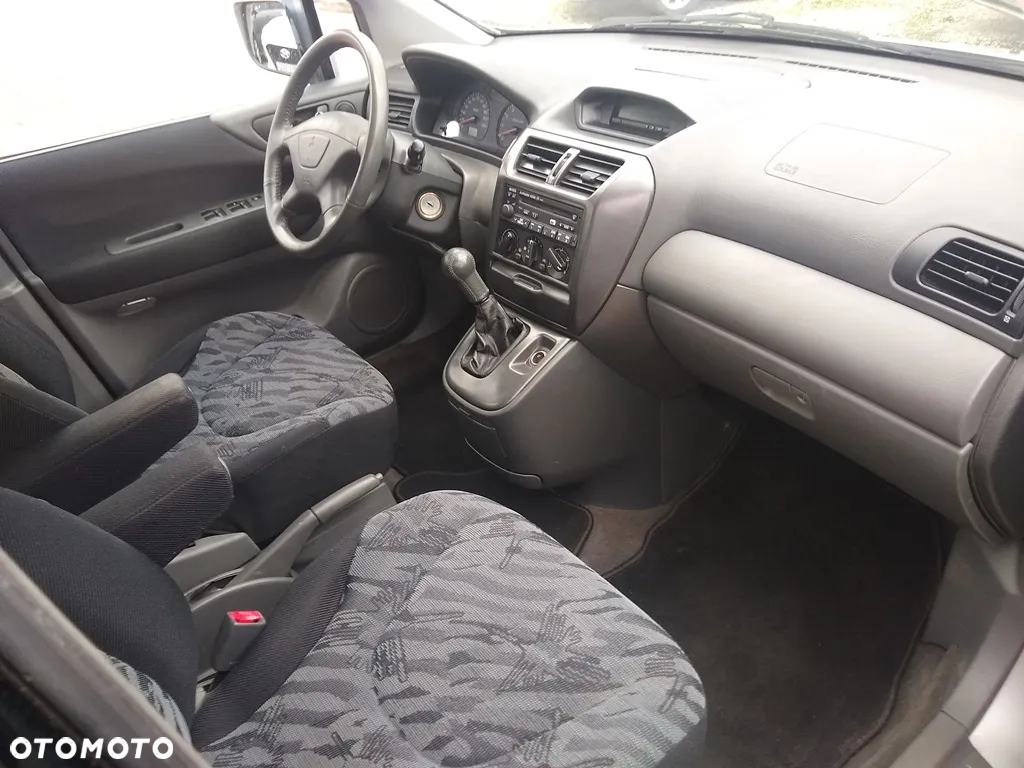Mitsubishi Space Wagon 2.4 GDI Family - 19