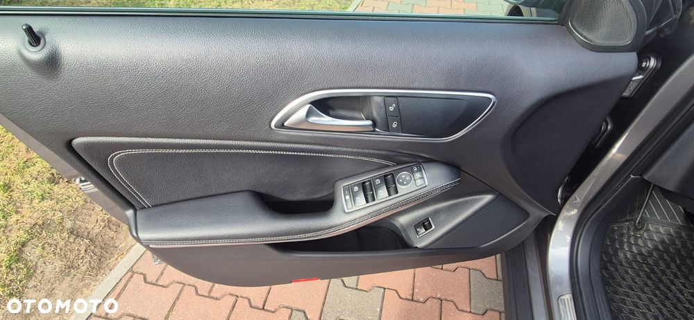 Mercedes-Benz GLA 200 7G-DCT - 5