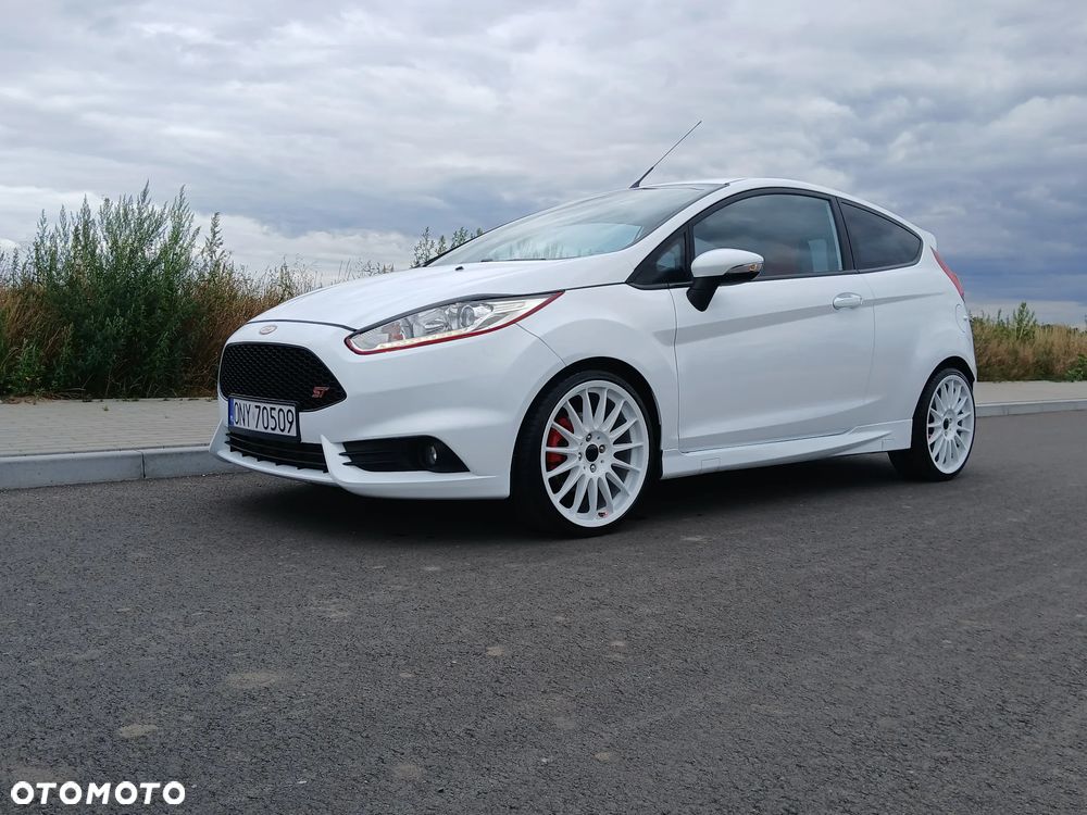 Ford Fiesta 1.6 EcoBoost ST - 14