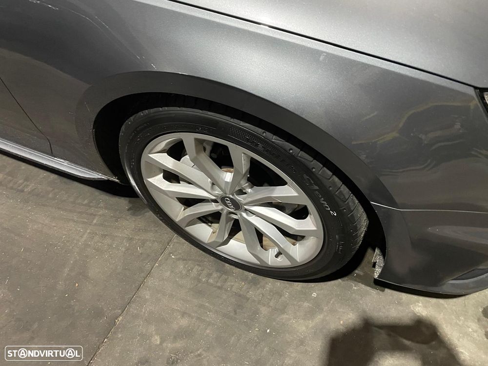 Audi A4 Avant 40 TDI S tronic S line - 29