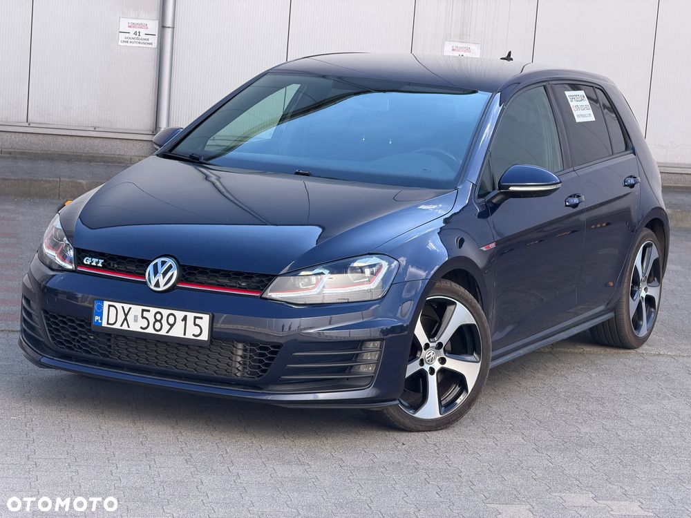 Volkswagen Golf - 6