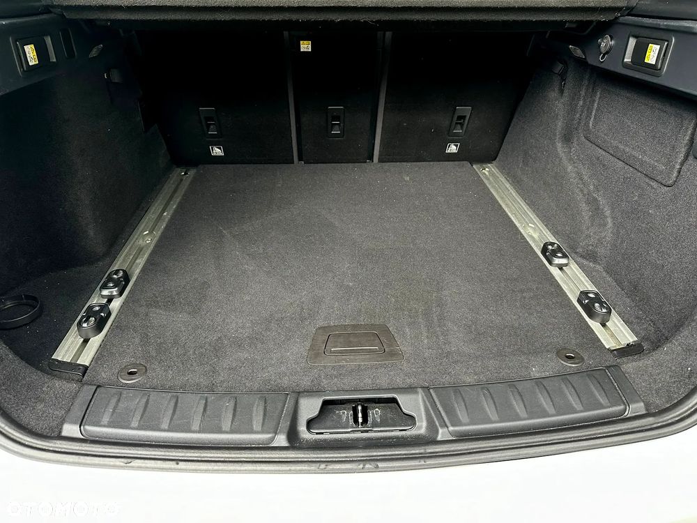 Jaguar F-Pace 2.0 i4D AWD R-Sport - 34