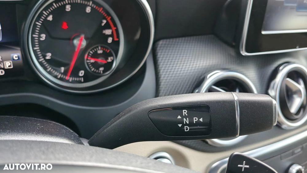 Mercedes-Benz GLA 180 7G-DCT Urban - 16