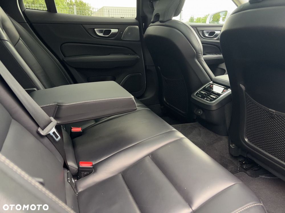 Volvo V60 Cross Country - 20