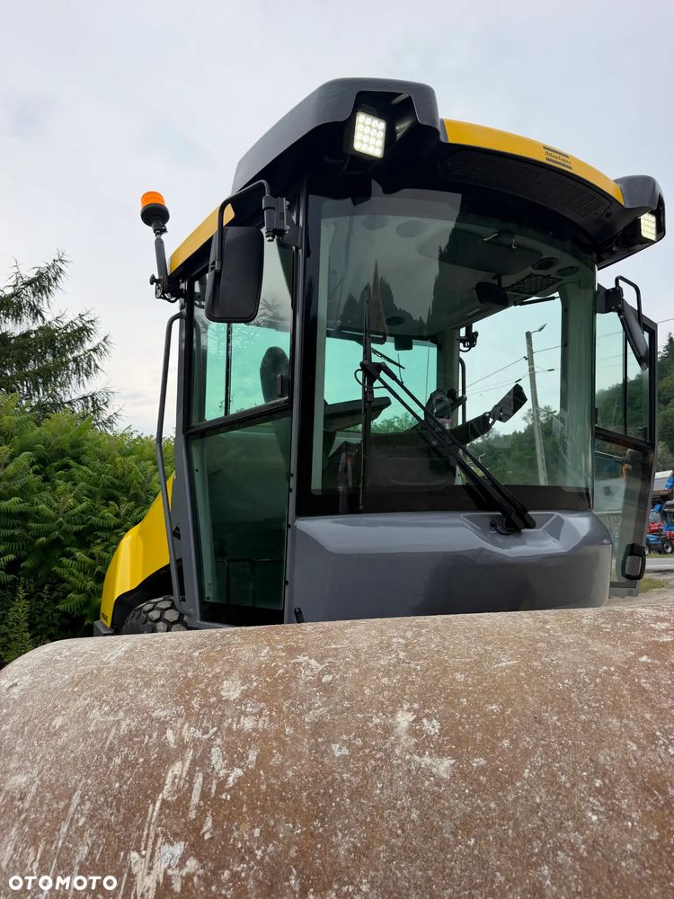Dynapac Atlas Copco CA1500 D Walec Drogowy Terenowy Guma-Stal. 9 ton. Import Norwegia 2015rok. Maszyna w pięknym stanie! Wentylacja Klima. Serwisy w Dekra AKTUALNE 2026r. Zero zniszczeń IGŁA Po serwisach eksploatacyjnych w Norwegii. Walec z Upadłości od pierwszego właściciela. Obrotowy fotel wraz ze sterowaniem. Dokumenty Dekra! Silnik Cummins 110Km. Nagłośnienie radio! Usb. Zero luzów i wycieków! Niski Przebieg 200mtg. Oryginał! Wielka Okazja - 27