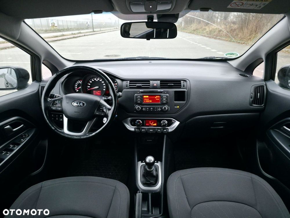 Kia Rio - 11