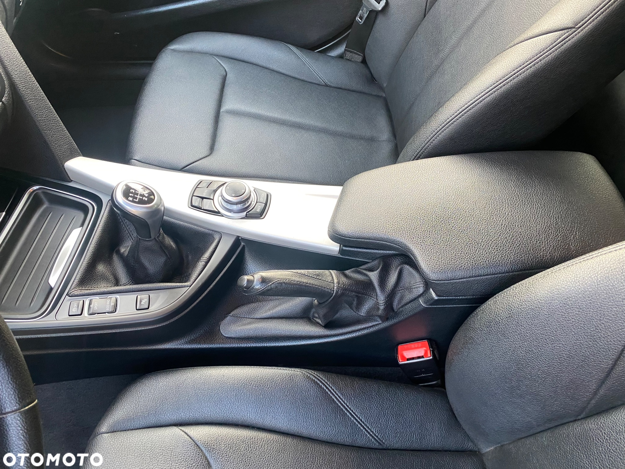 BMW Seria 3 318d Touring - 16