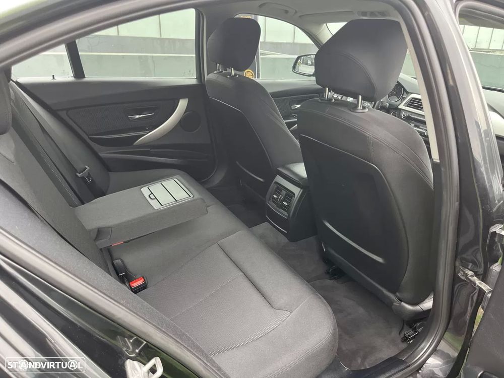 BMW 320 d Aut. Sport Line - 47