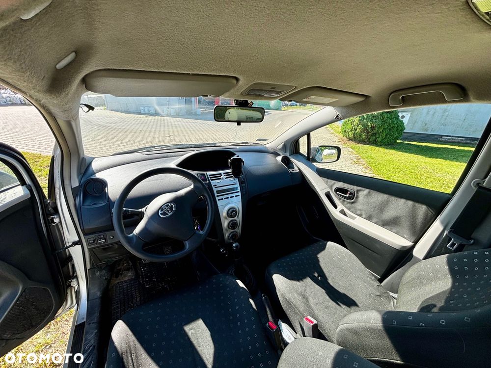 Toyota Yaris - 2