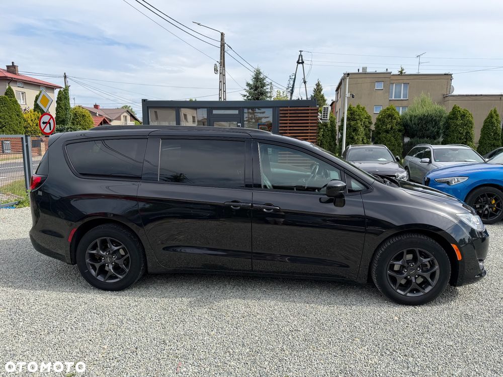 Chrysler Pacifica - 8