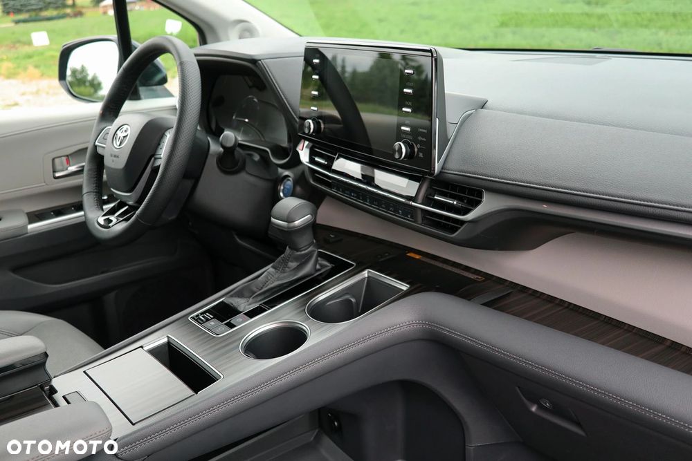 Toyota Sienna - 16