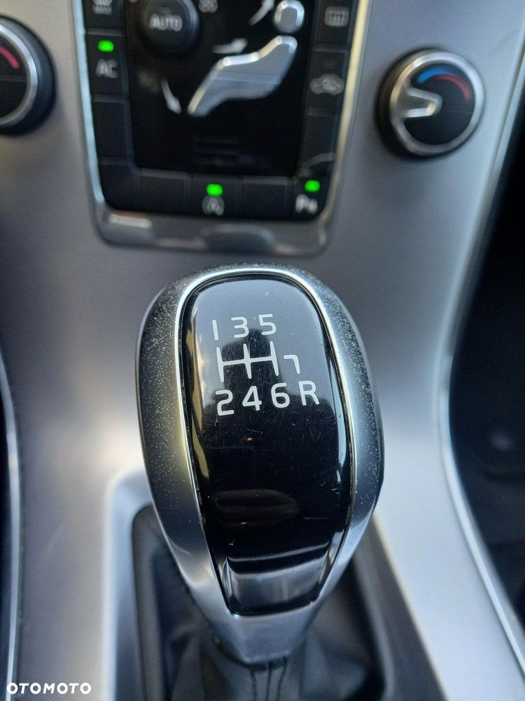Volvo XC 60 D3 Momentum - 34